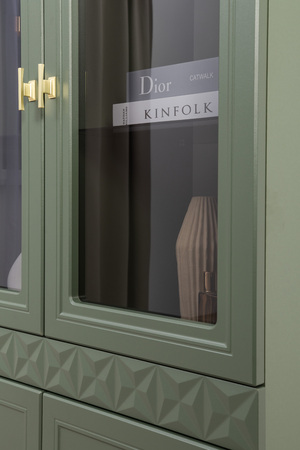 Шкаф-витрина Марион 16.397.02 дымчатый зеленый K521, олива шагрень AG 1050 ПВХ