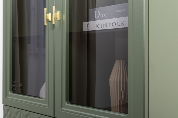 Шкаф-витрина Марион 16.397.02 дымчатый зеленый K521, олива шагрень AG 1050 ПВХ